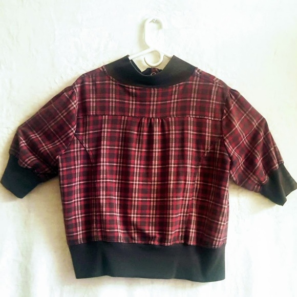 #C34 DEB Short Sleeve Crop Top - Picture 3 of 8